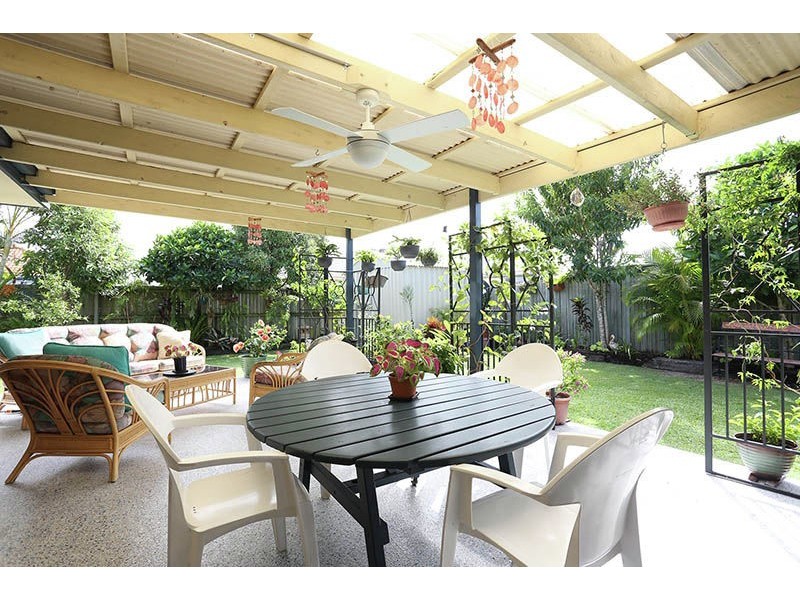 8 Queenscliff Crt, Sandstone Point QLD 4511