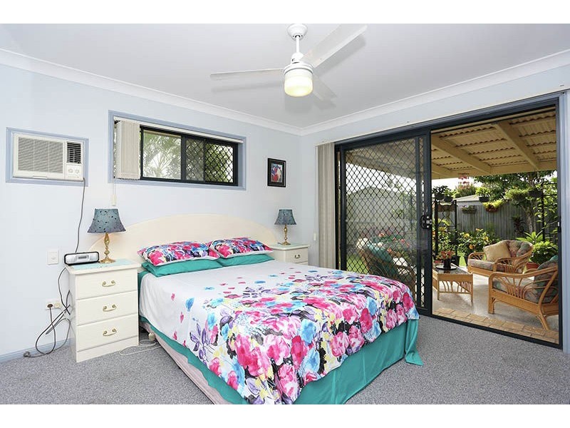 8 Queenscliff Crt, Sandstone Point QLD 4511