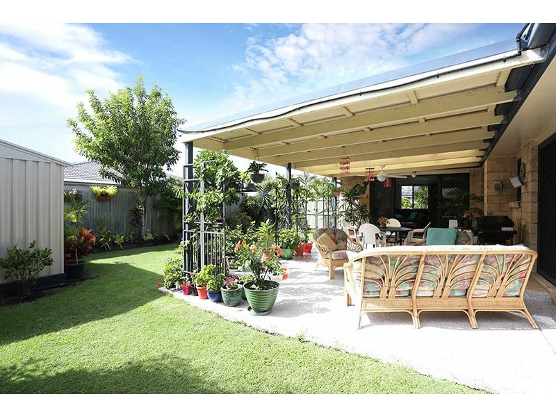 8 Queenscliff Crt, Sandstone Point QLD 4511