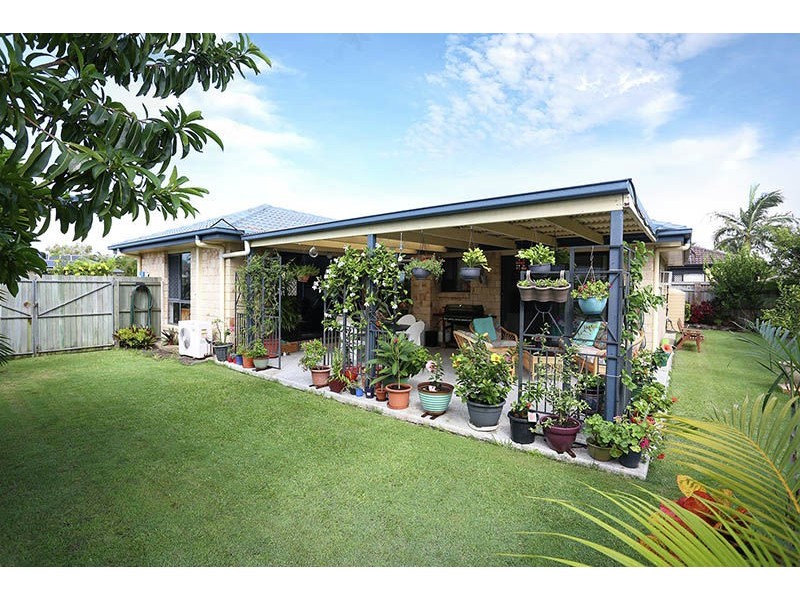 8 Queenscliff Crt, Sandstone Point QLD 4511