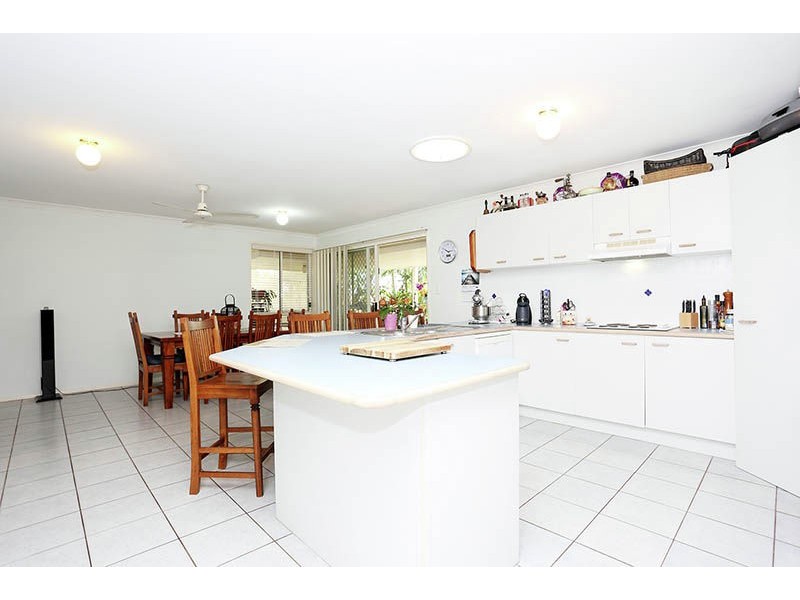30 Smout Court, Sandstone Point QLD 4511