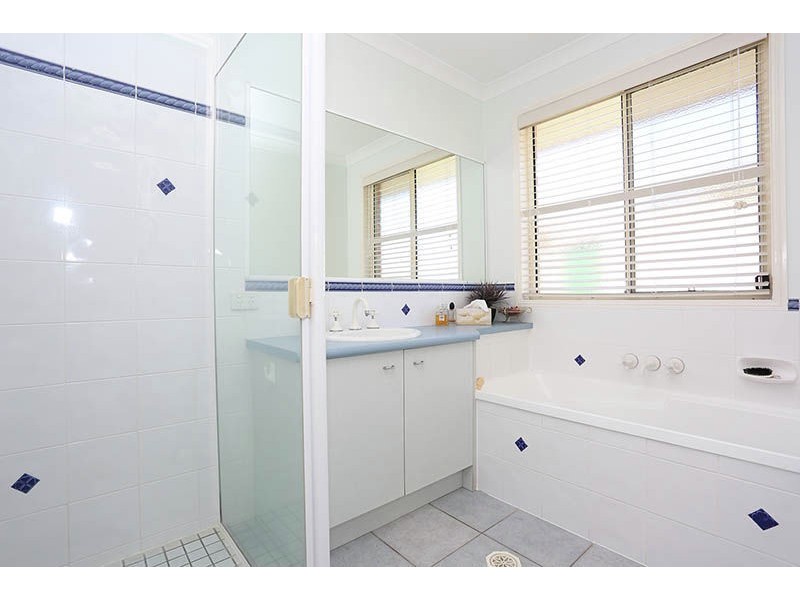 30 Smout Court, Sandstone Point QLD 4511