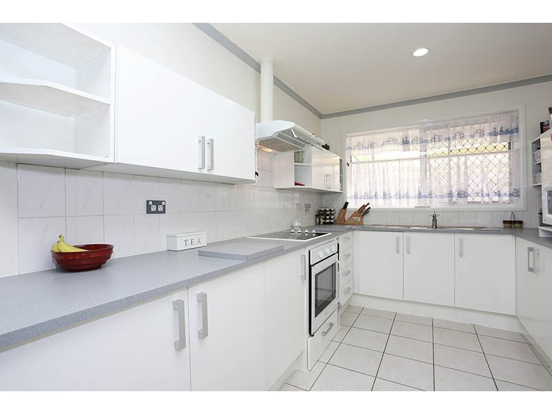 1 York Court, Sandstone Point QLD 4511