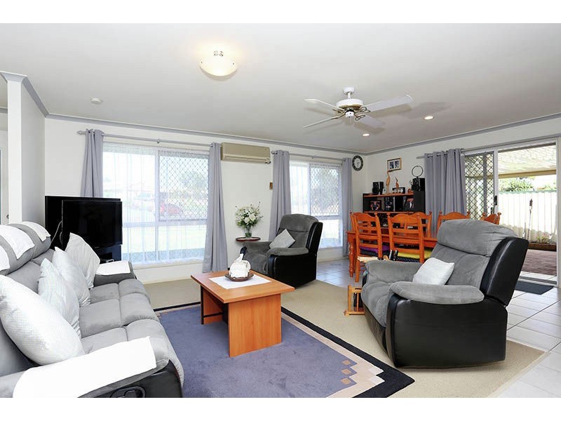 1 York Court, Sandstone Point QLD 4511