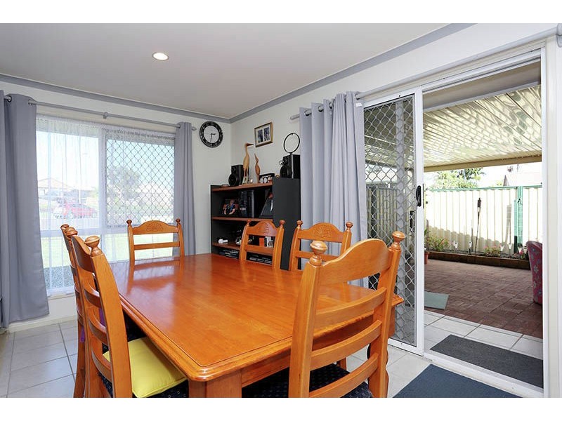 1 York Court, Sandstone Point QLD 4511