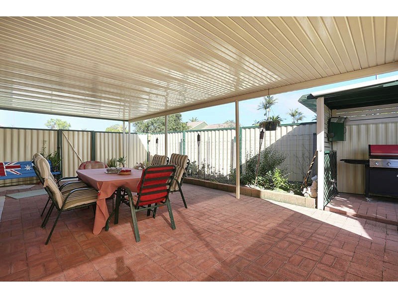 1 York Court, Sandstone Point QLD 4511