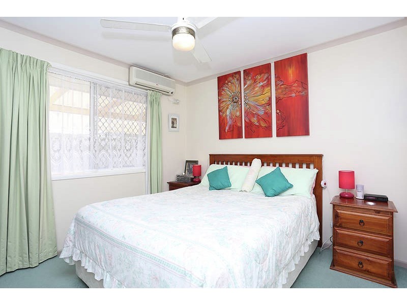 1 York Court, Sandstone Point QLD 4511