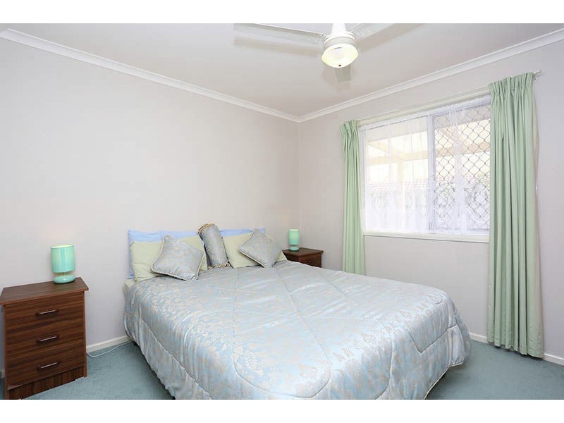 1 York Court, Sandstone Point QLD 4511