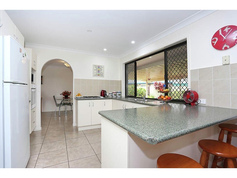 15 Carter Court, Sandstone Point QLD 4511