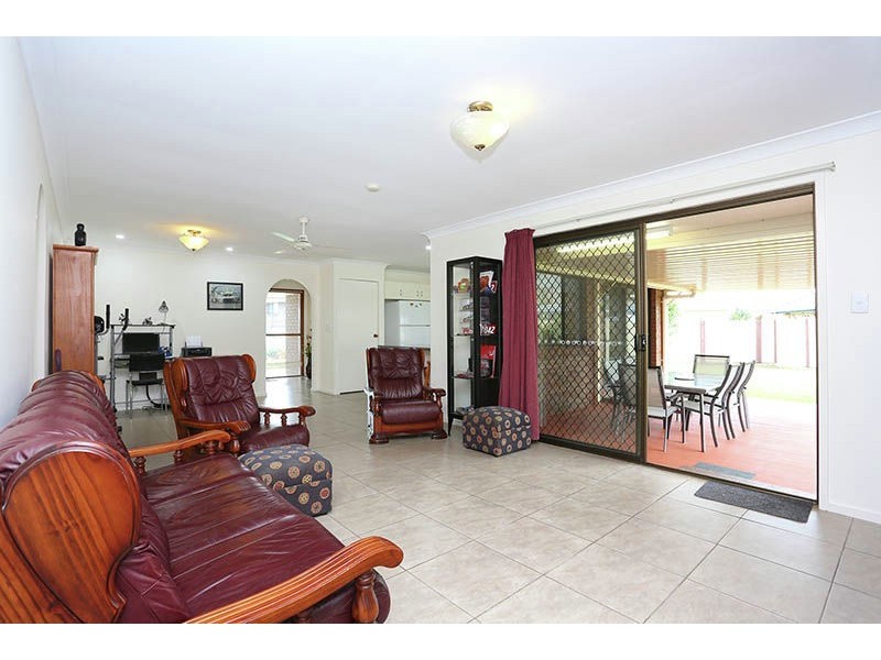 15 Carter Court, Sandstone Point QLD 4511