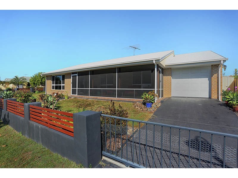 6 Clovelly Place, Sandstone Point QLD 4511