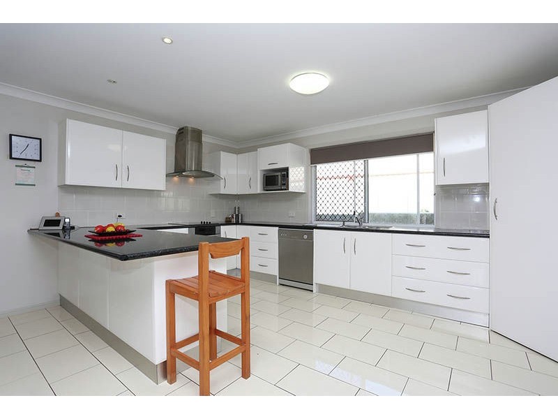 6 Clovelly Place, Sandstone Point QLD 4511