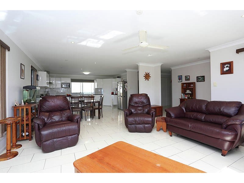 6 Clovelly Place, Sandstone Point QLD 4511