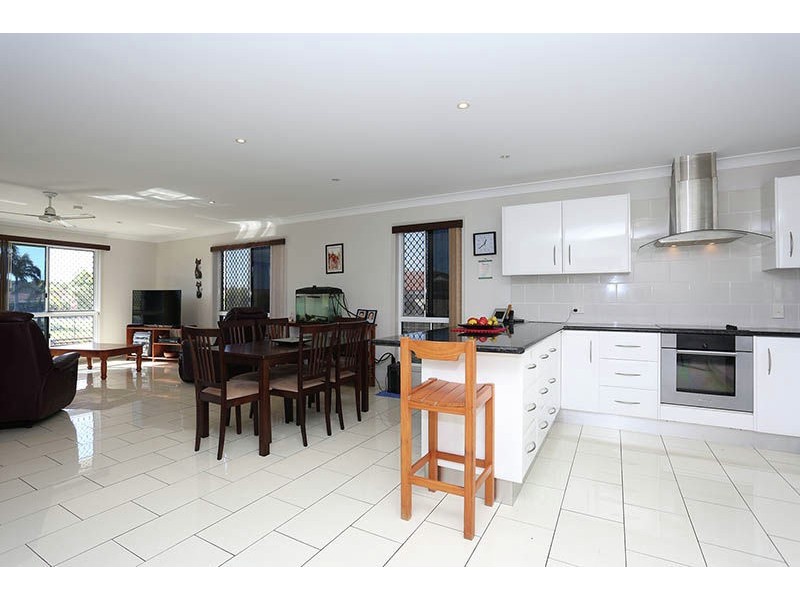 6 Clovelly Place, Sandstone Point QLD 4511