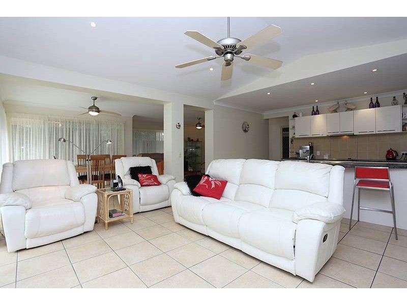 34 Gordon Crescent, Sandstone Point QLD 4511