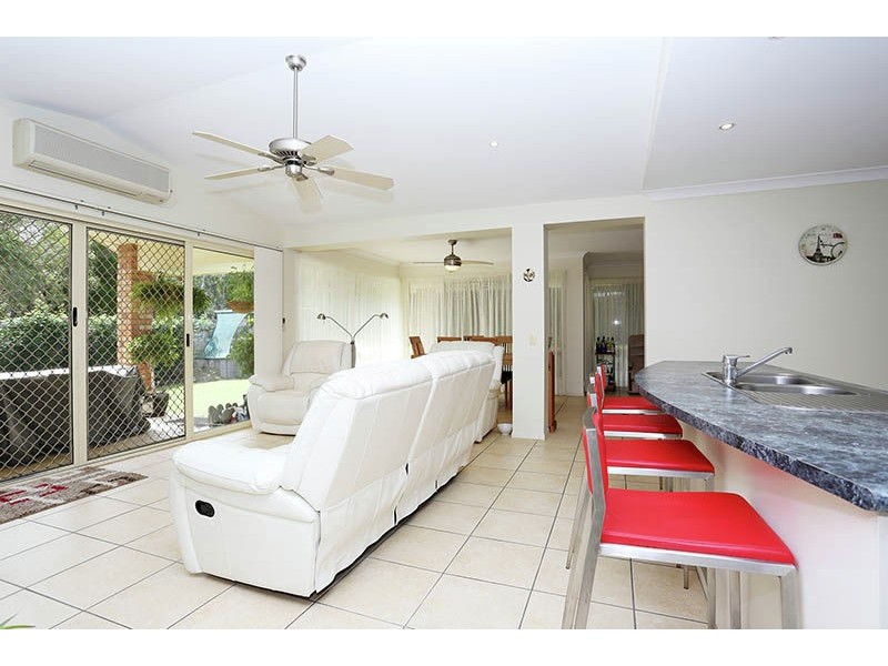 34 Gordon Crescent, Sandstone Point QLD 4511