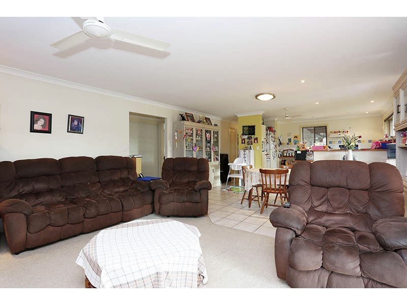 4-6 Day Place, Sandstone Point QLD 4511