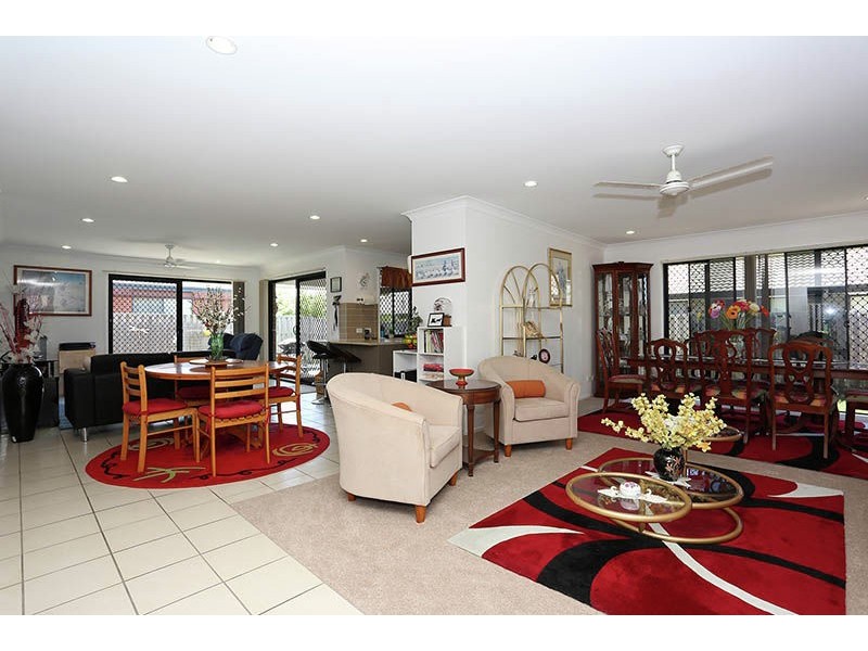 248 Bestmann Rd, Sandstone Point QLD 4511