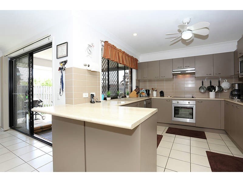 248 Bestmann Rd, Sandstone Point QLD 4511