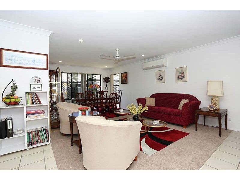 248 Bestmann Rd, Sandstone Point QLD 4511