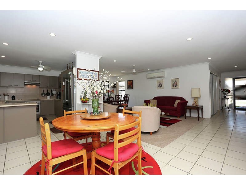 248 Bestmann Rd, Sandstone Point QLD 4511