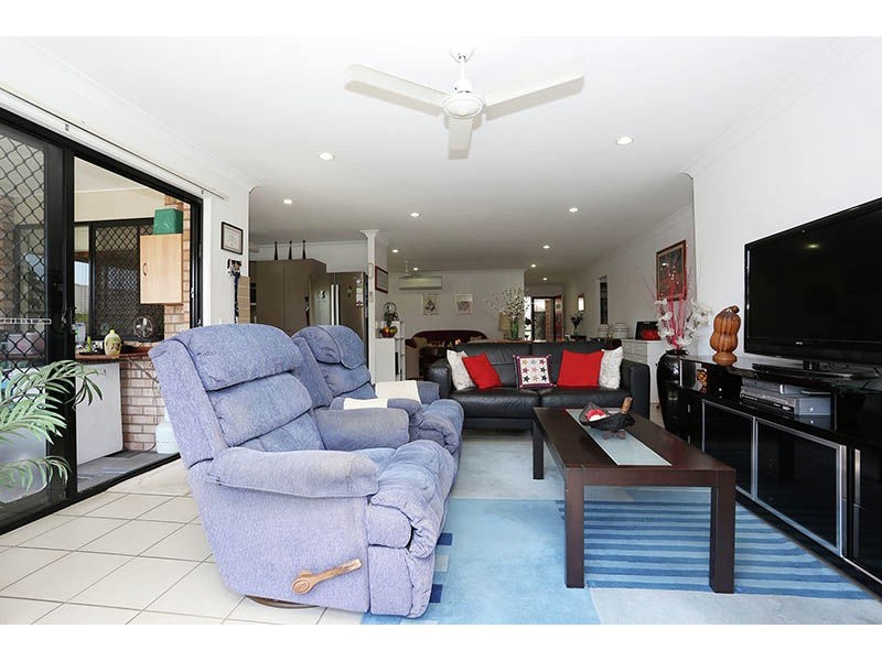 248 Bestmann Rd, Sandstone Point QLD 4511