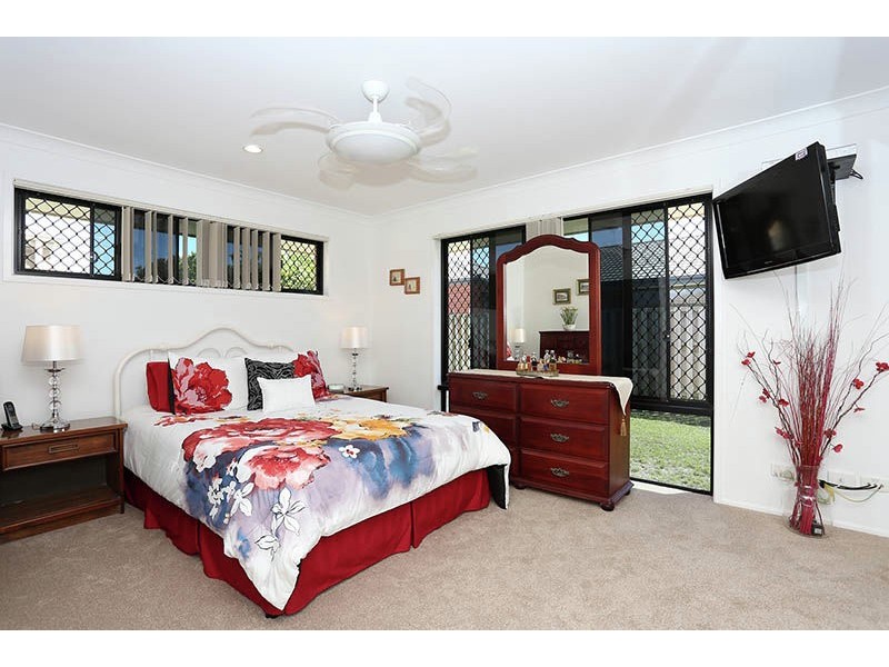 248 Bestmann Rd, Sandstone Point QLD 4511