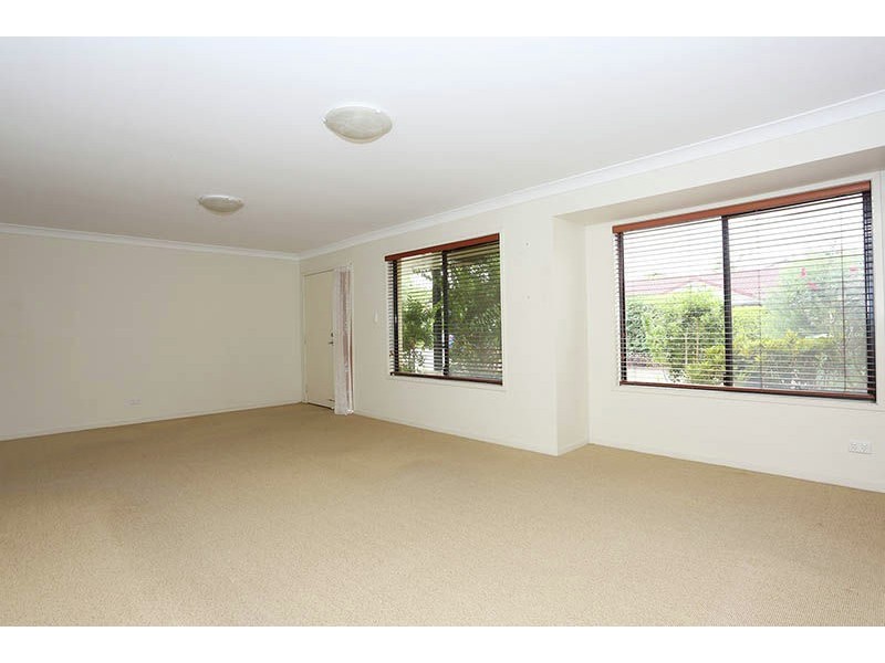 9 Seabreeze Court, Sandstone Point QLD 4511