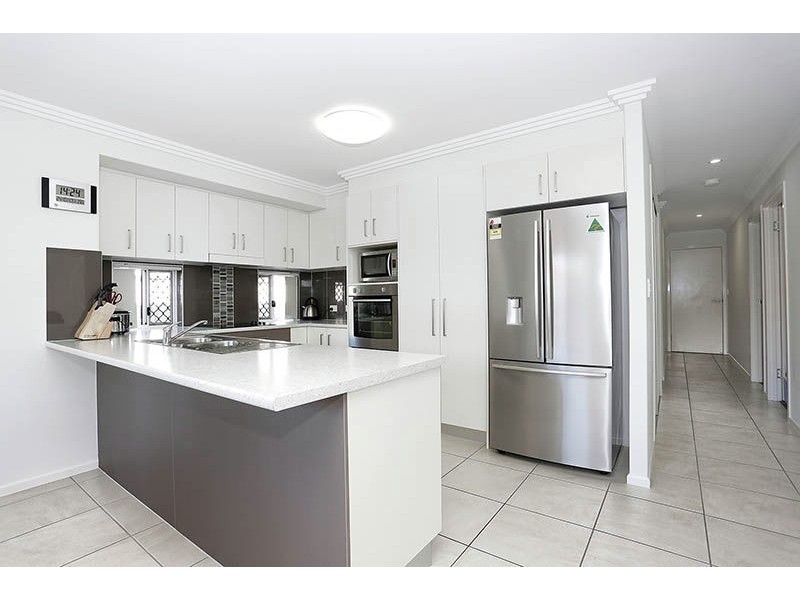 6 Sinclair Place, Ningi QLD 4511