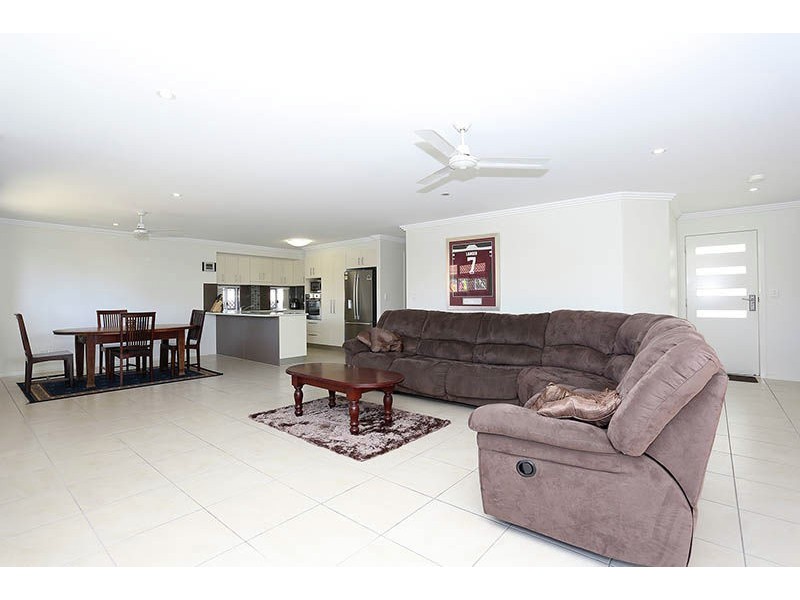 6 Sinclair Place, Ningi QLD 4511