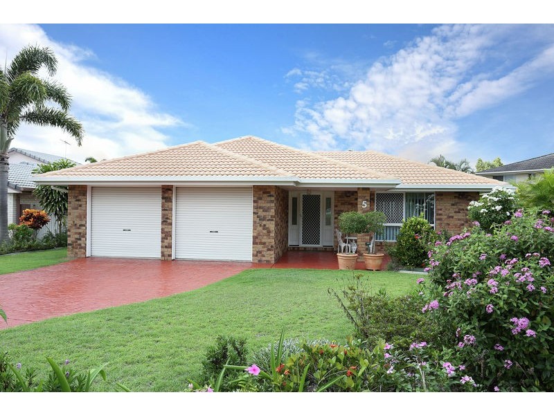 5 Bayswater Crt, Sandstone Point QLD 4511