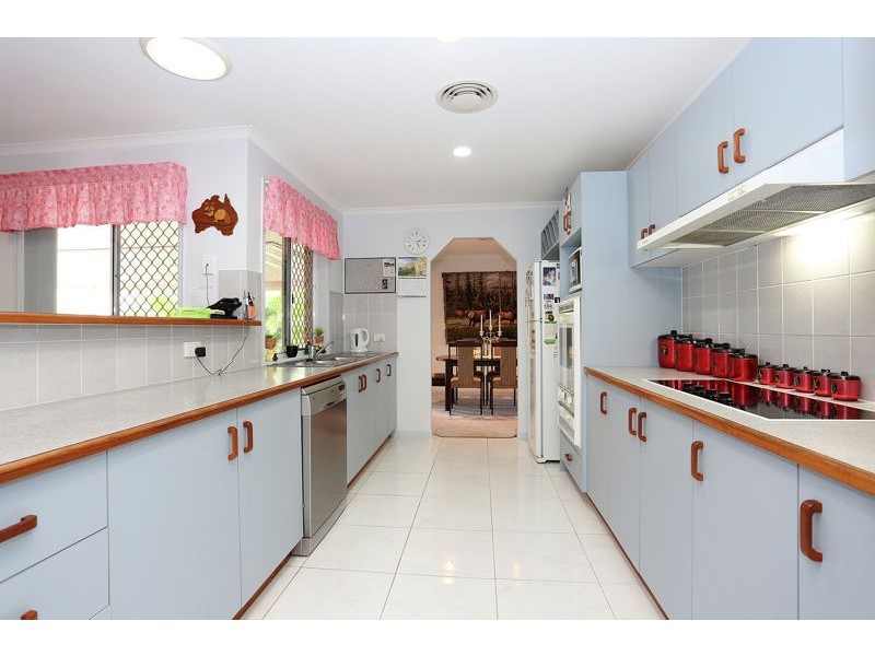 5 Bayswater Crt, Sandstone Point QLD 4511