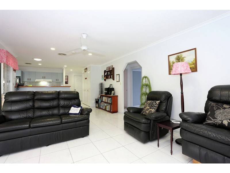 5 Bayswater Crt, Sandstone Point QLD 4511
