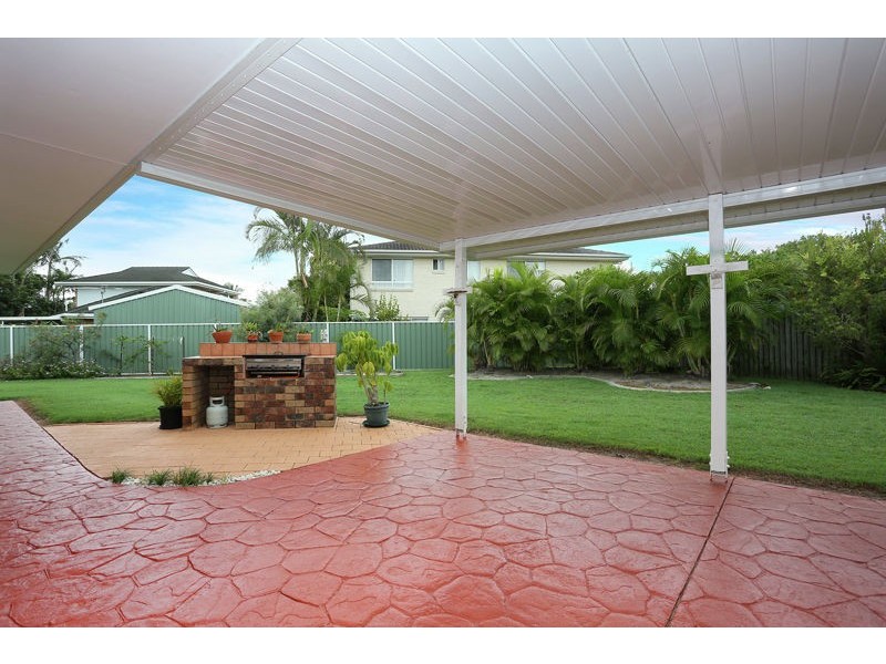 5 Bayswater Crt, Sandstone Point QLD 4511