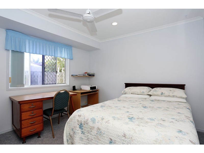 5 Bayswater Crt, Sandstone Point QLD 4511