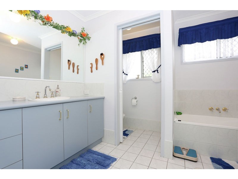 5 Bayswater Crt, Sandstone Point QLD 4511