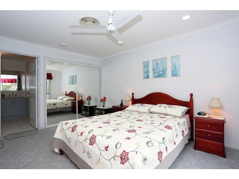 5 Bayswater Crt, Sandstone Point QLD 4511