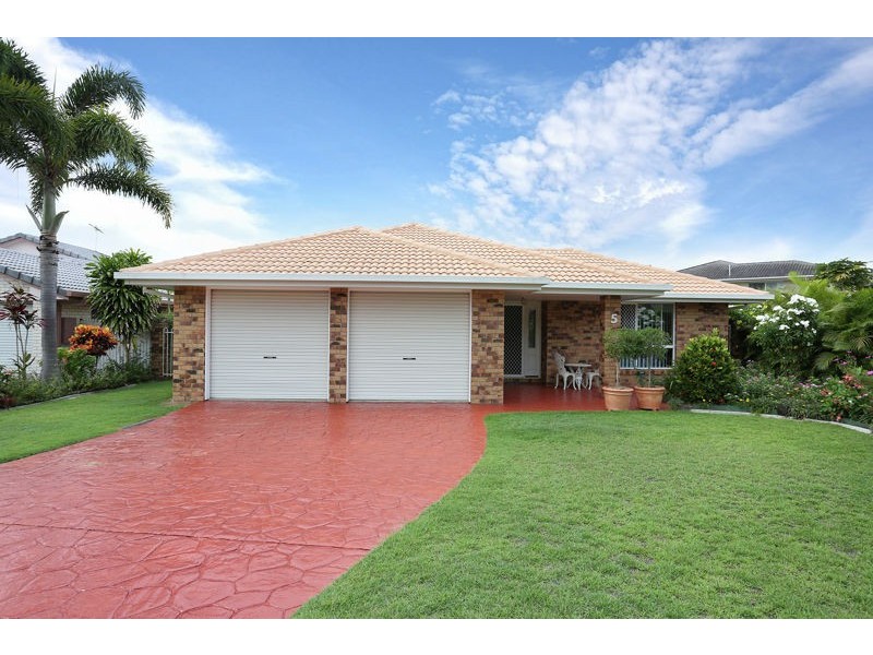 5 Bayswater Crt, Sandstone Point QLD 4511