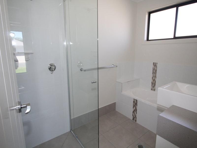 11 Sinclair Place, Ningi QLD 4511