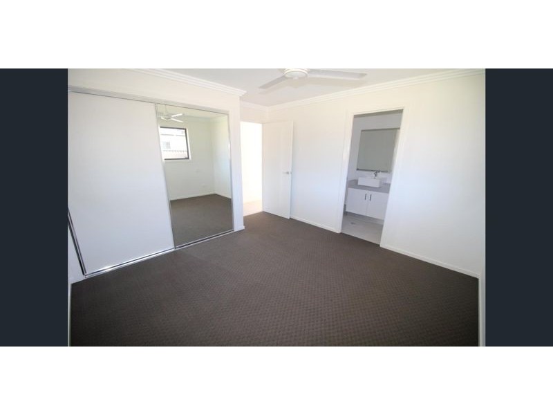 11 Sinclair Place, Ningi QLD 4511
