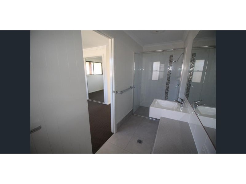 11 Sinclair Place, Ningi QLD 4511