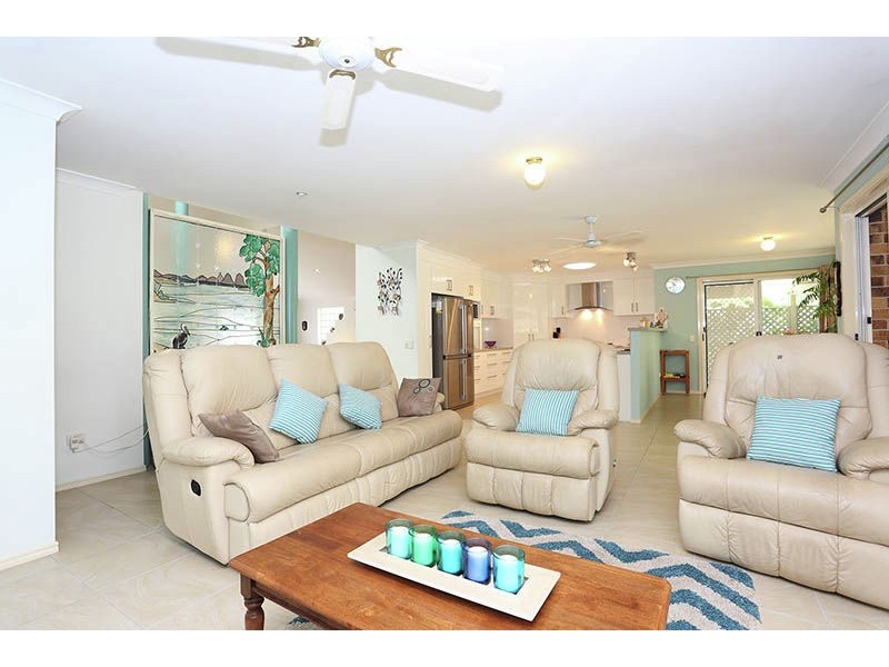 2-4 Lever Court, Ningi QLD 4511