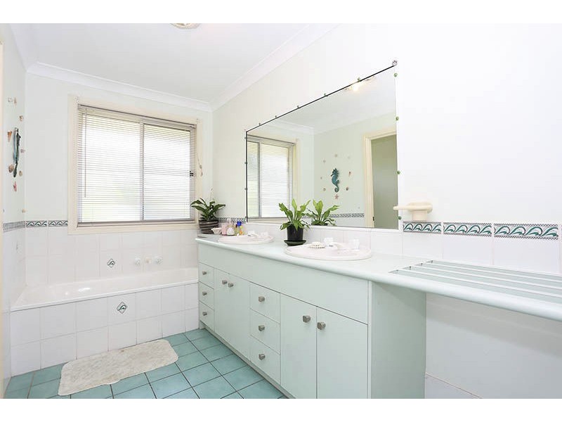 2-4 Lever Court, Ningi QLD 4511