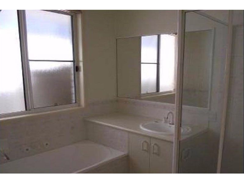 1/8 Dianthus Ave,, Banksia Beach QLD 4507