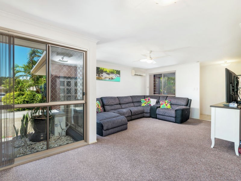 4 Trent Court, Sandstone Point QLD 4511