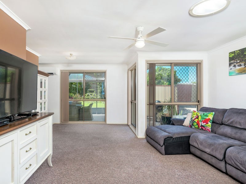 4 Trent Court, Sandstone Point QLD 4511