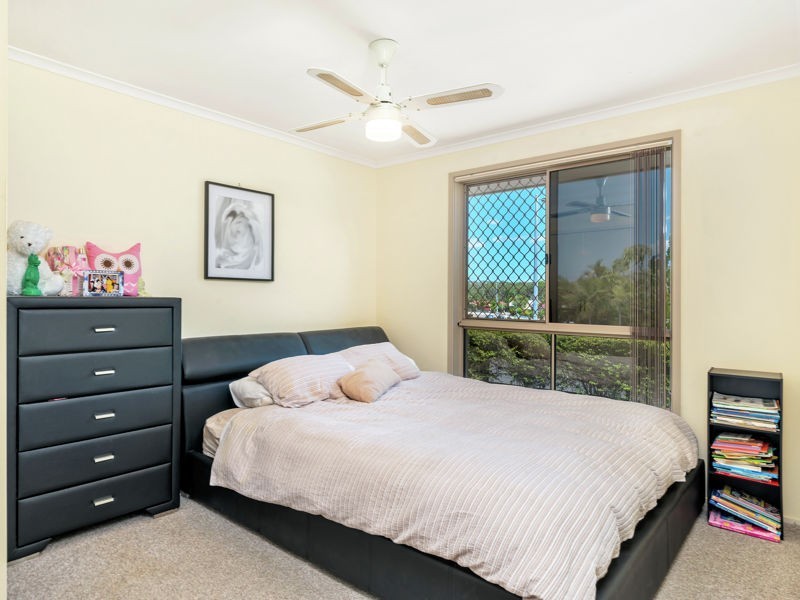 4 Trent Court, Sandstone Point QLD 4511