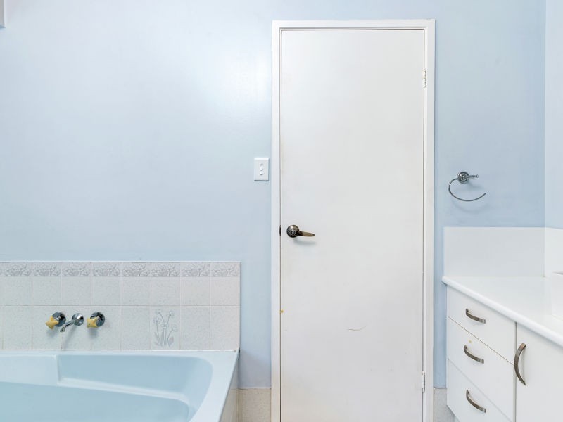 4 Trent Court, Sandstone Point QLD 4511