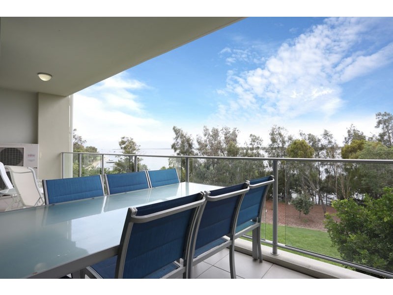 15/8A Spinnaker Drive, Sandstone Point QLD 4511