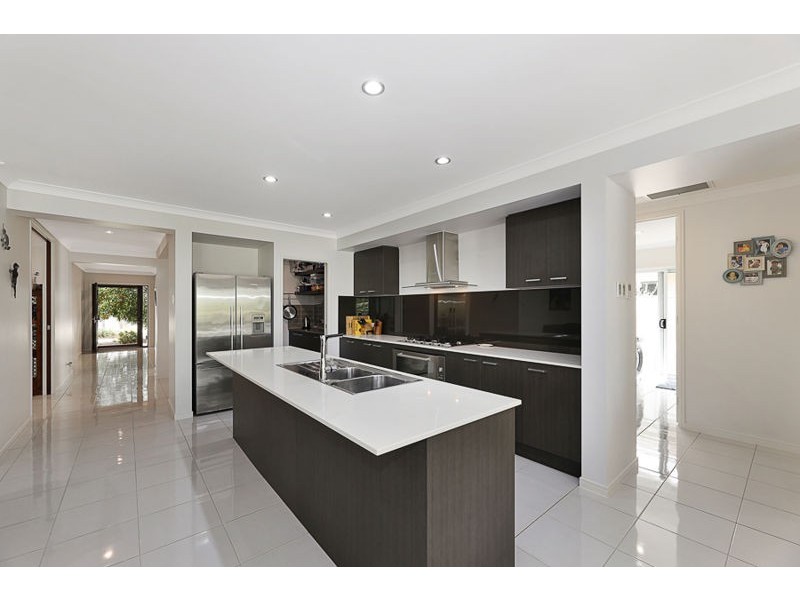 19 Vanillalily Cl, Banksia Beach QLD 4507